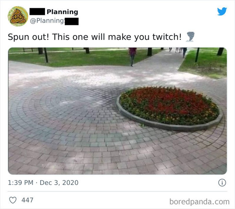 Ini agak unik sih ya, kenapa kepikiran pintu diletakkan di depan pilarnya begitu ya, detikers? Foto: PlanningS via Bored Panda