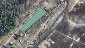 Konvoi tank dan artileri Rusia di Brestsky, Belarus. Foto: Maxar Technologies