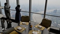 Heavinly Jin, sebuah restoran indah yang berada di dalam J Hotel Shanghai Tower. Hotek ini sendiri menempati lantai atas Menara Shanghai. (Getty Images/CNN)