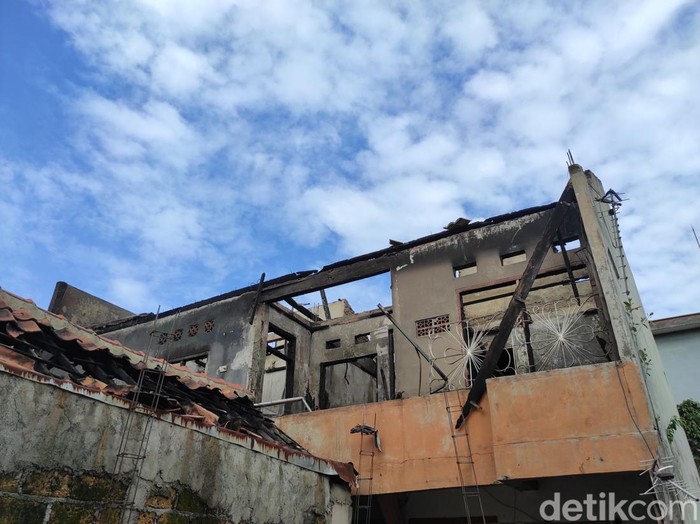 Kebakaran di Kebayoran Lama, Jaksel, 26 Februari 2022. (Azhar Bagas Ramadhan/detikcom)