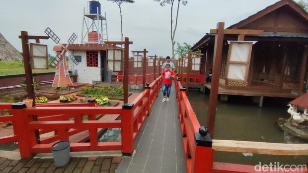 Kebun Binatang Mini Saung Abah Apud Ciamis