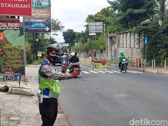 Kondisi lalu lintas di kawasan wisata Lembang
