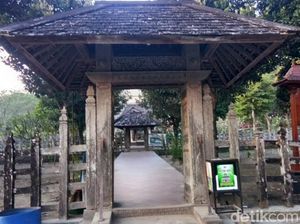 Makam dan Peninggalan Sunan Drajat di Lamongan