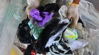 Menurut data Badan Pusat Statistik (BPS) tahun 2021, limbah plastik di Indonesia mencapai 66 juta ton per tahun dan 3,2 juta ton di antaranya merupakan sampah plastik yang dibuang ke laut. 