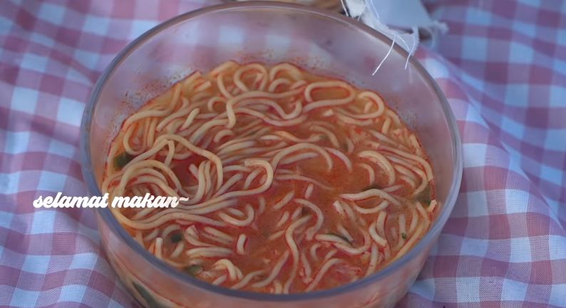 Ria SW ungkap mie instan Korea dan Jepang yang menjadi favoritnya belakangan ini.