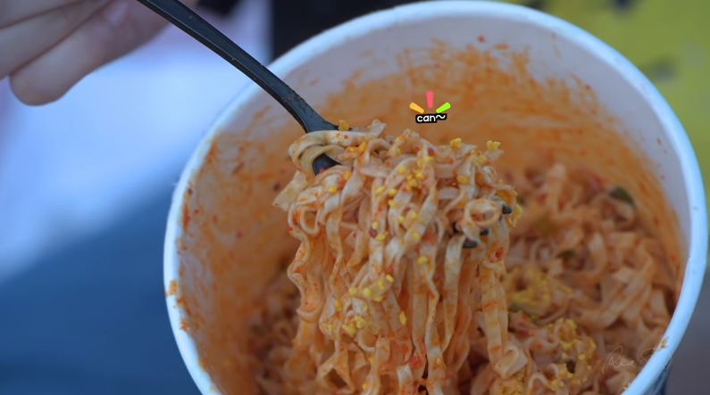Ria SW ungkap mie instan Korea dan Jepang yang menjadi favoritnya belakangan ini.