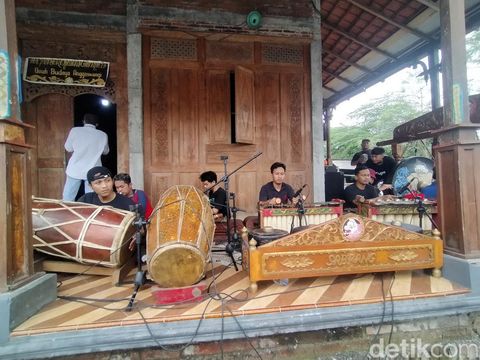 Seniman di Sidoarjo memiliki wadah baru untuk berkesenian dalam melestarikan budaya. Yakni Omah Budaya Anggaswangi.