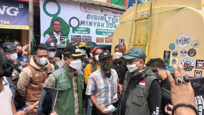 Pemkab Bandung operasi pasar minyak goreng.