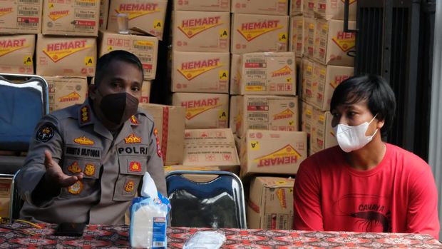 Polres Lebak bongkar penimbunan 24 ton minyak goreng.