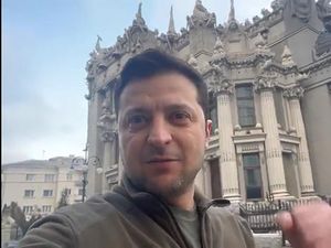 Presiden Zelensky Tepis Rumor Perintahkan Tentara Ukraina Menyerah ke Rusia