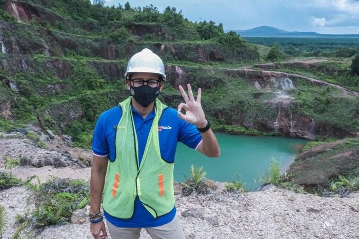 Sandiaga Uno meninjau Geosite Open Pit Nam Salu di Bellitung Timur. Sandiaga Uno meninjau Geosite Open Pit Nam Salu di Bellitung Timur.
