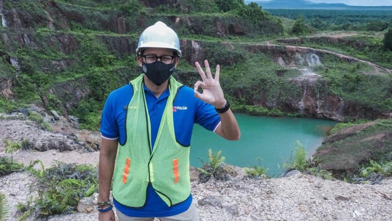 Sandiaga Uno meninjau Geosite Open Pit Nam Salu di Bellitung Timur. Sandiaga Uno meninjau Geosite Open Pit Nam Salu di Bellitung Timur.