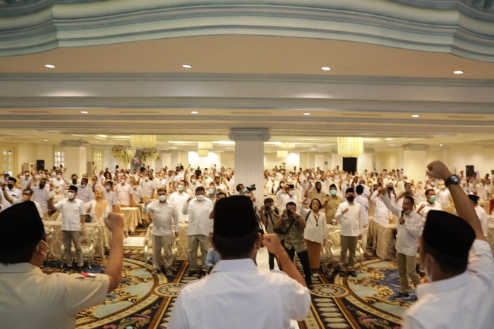Gerindra menggelar konsolidasi di Jawa Timur. Sekjen Gerindra Ahmad Muzani meminta saksi-saksi untuk Pemilu 2024 disiapkan sedari sekarang.