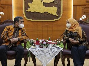 Gerindra Puji Kemampuan Khofifah Pimpin Jatim, Beri Hadiah Keris