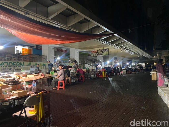 Serunya Belanja di Pasar Kue Subuh Blok M yang Eksis Sejak 1960-an!