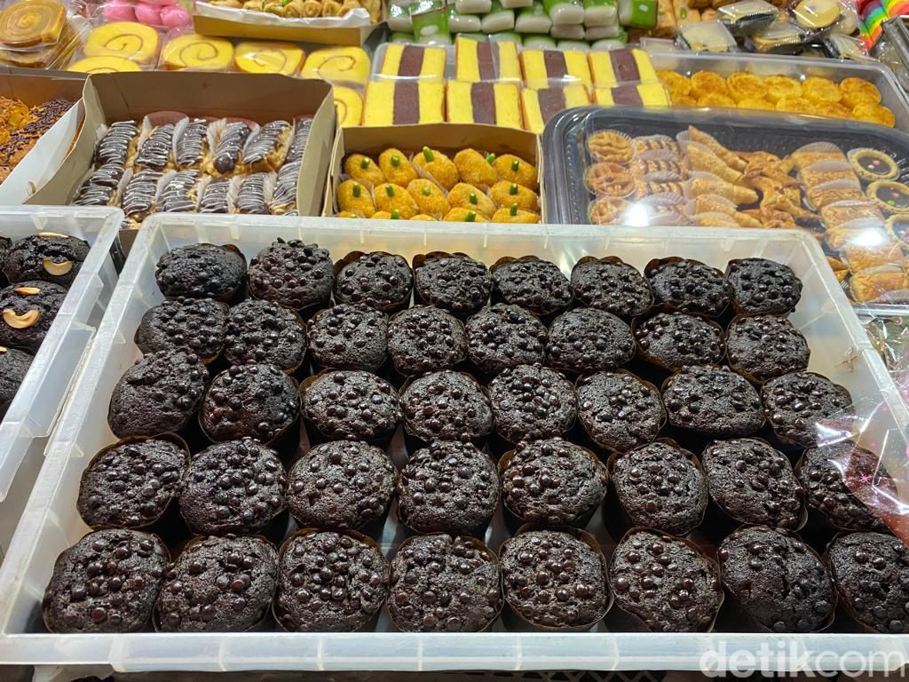 Serunya Belanja di Pasar Kue Subuh Blok M yang Eksis Sejak 1960-an!