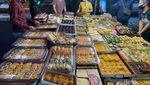 Meriahnya Pasar Kue Subuh di Blok M, Pusatnya Jajanan Pasar Murah!