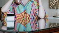 Pembawa acara berusia 33 tahun ini punya gaya ngopi dan kulineran yang seru. Ia aktif membagikan momen kulinerannya kepada 8,1 juta followersnya di Instagram Foto: Instagram @chikajessica88