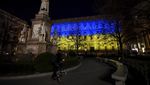 Tumpah Ruah Warga Italia Nyalakan Lilin Untuk Ukraina