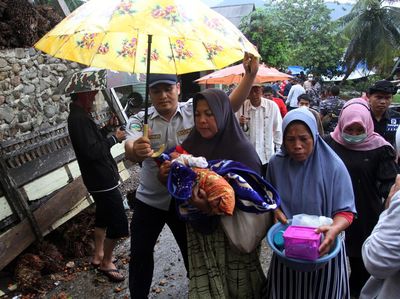 Kepanikan Warga Sumbar Cari Tempat Berlindung Usai Diguncang Gempa
