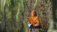 Kuda dan busur-anak panah membawanya jaya sampai Turki, negara di persimpangan benua. Arum memang bercita-cita untuk berkeliling dunia.
