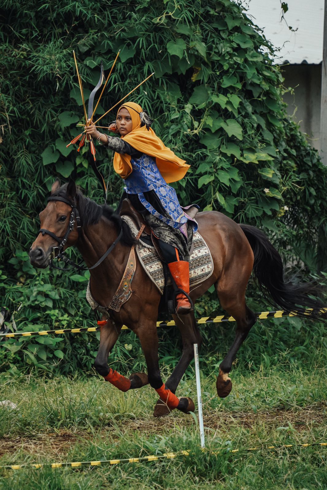 Arum Nazlus Shobah, pemanah berkuda. (Dok pribadi Sunaryo Adhiatmoko)
