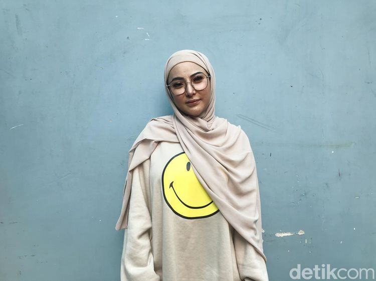Ayu Aulia Dulu Seksi Kini Berhijab Usai Coba Bunuh Diri