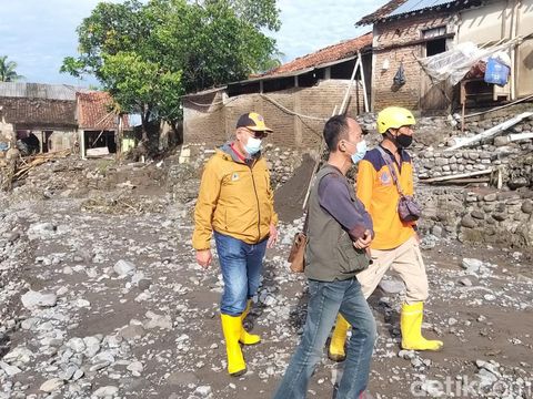 Banjir Bandang menyebabkan puluhan rumah di Kecamatan Bumiayu rusak.