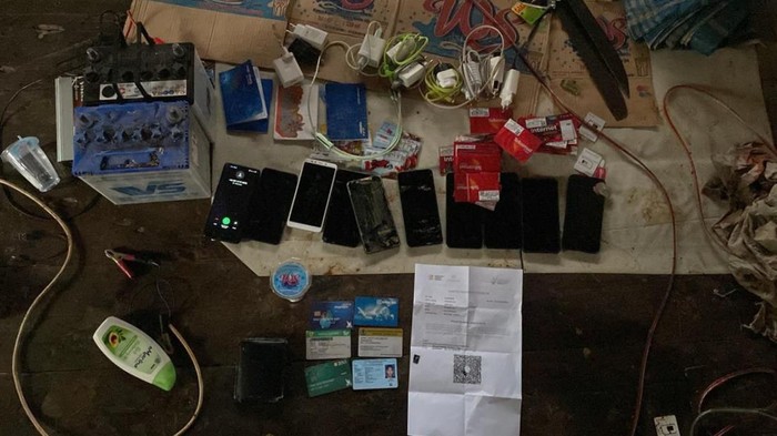 Barang bukti penipuan penjualan mobil online