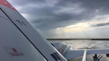 Selain menyerang musuh, Bayraktar TB2 bisa pula dimanfaatkan untuk misi pengintaian dari udara. Ia bisa terbang selama 24 jam di ketinggian maksimum 7.300 meter baik pada saat siang maupun malam hari. Foto: Bayraktar