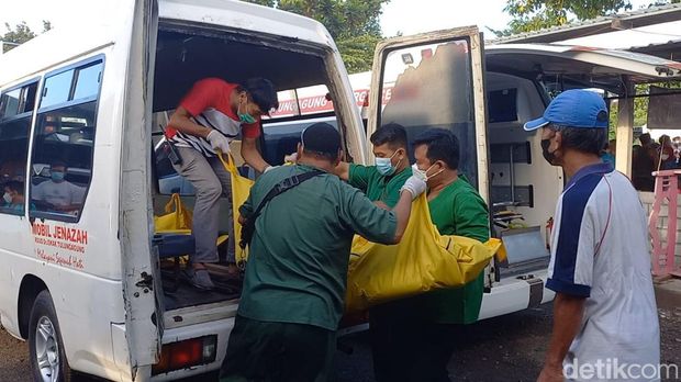 Detik Detik Bus Wisata Tertabrak Kereta Api Tewaskan 5 Orang Di Tulungagung