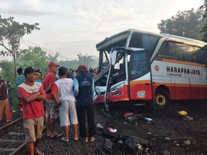 Bus Tertabrak Kereta Api di Tulungagung, 4 Orang Tewas