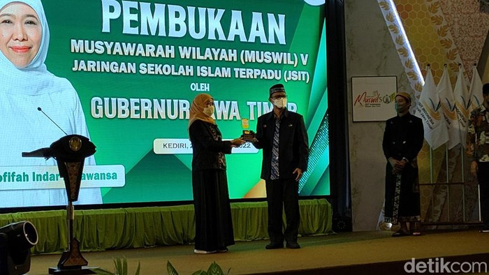 Gubernur Jatim Khofifah Indar Parawansa
