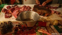 Untuk daging beku juga sama, dipastikan pasokan aman sampai Lebaran karena Bulog mengimpor 20 ribu ton dan akan masuk semua pada Maret.
