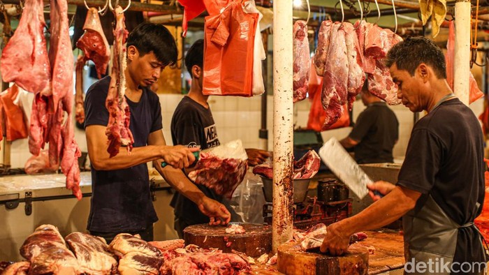 Ketua Jaringan Pemotongan dan Pedagang Daging Indonesia (JAPPDI) Aswani, mengatakan pemotong dan pedagang sapi batal untuk melakukan mogok jualan besok. Ini alasannya, Minggu, 27/2/2022.