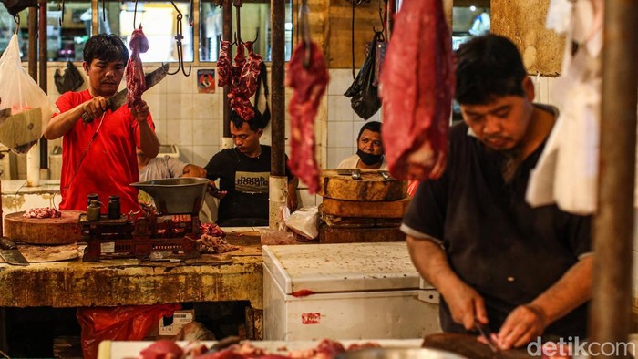 Ketua Jaringan Pemotongan dan Pedagang Daging Indonesia (JAPPDI) Aswani, mengatakan pemotong dan pedagang sapi batal untuk melakukan mogok jualan besok. Ini alasannya, Minggu, 27/2/2022.