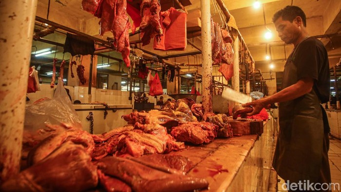 Ini Alasan Pedagang Daging Batal Mogok Jualan Besok Ketua Jaringan Pemotongan dan Pedagang Daging Indonesia (JAPPDI) Aswani, mengatakan pemotong dan pedagang sapi batal untuk melakukan mogok jualan besok. Ini alasannya, Minggu, 27/2/2022.