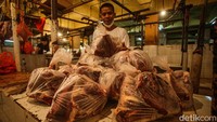 Atas dua faktor tersebut, pedagang daging sapi membatalkan aksi mogok yang semula direncanakan selama lima hari, dari Senin sampai Jumat. Informasi batalnya mogok jualan sudah disampaikan kepada pedagang di seluruh Indonesia.