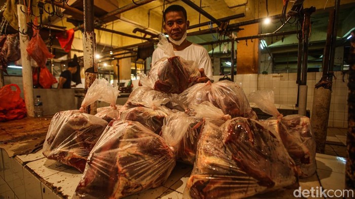 Ini Alasan Pedagang Daging Batal Mogok Jualan Besok Ketua Jaringan Pemotongan dan Pedagang Daging Indonesia (JAPPDI) Aswani, mengatakan pemotong dan pedagang sapi batal untuk melakukan mogok jualan besok. Ini alasannya, Minggu, 27/2/2022.