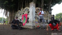 Usai jalan sehat, Lintas Komunitas Wayang Merdeka berkumpul di alun-alun Selatan.