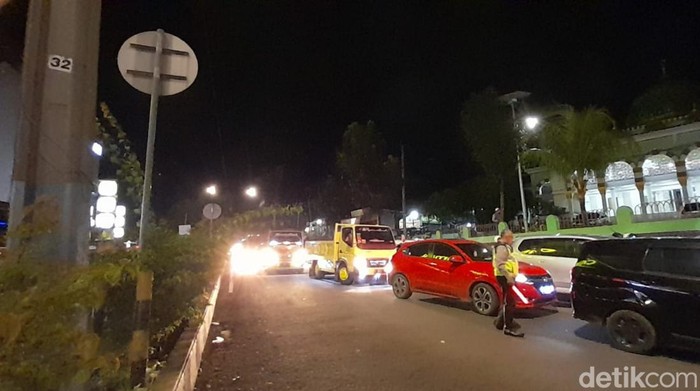 Jalur Puncak ditutup sementara akibat kemacetan parah di momen libur panjang Isra Miraj