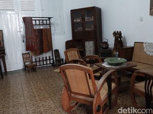 Cerita Warga Sukabumi Jadi Kolektor Ribuan Barang Antik, Apa Alasannya?
