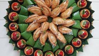 Kue tampah juga bisa dibuat dengan pilihan kue yang simpel. Seperti yang satu ini, meskipun hanya menggunakan tiga jenis kue tetapi tampilannya tetap menarik. Foto Instagram @ngkimyun Foto: instagram