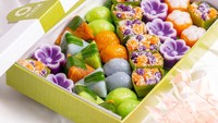 Nah kalau yang ini kue tradisional yang diolah dan dihadirkan dengan tampilan modern. Warnanya yang cantik diiringi dengan rasa kue yang enak. Foto Instagram @ikikoue