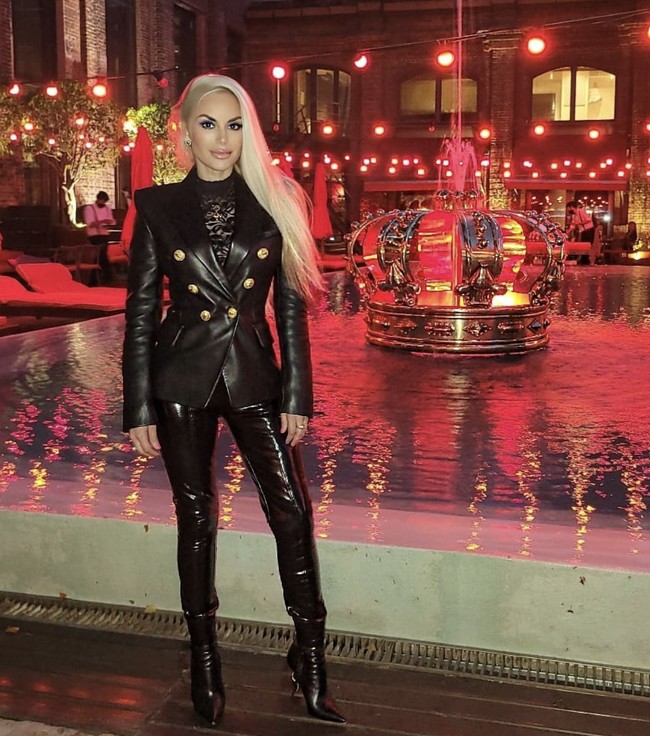 Sebelumnya, Maria dikenal sebagai wanita ‘Barbie’. Dia telah menjalani beragam operasi plastik agar mirip boneka. Maria bahkan telah menghabiskan uang sebanyak Rp 1,5 miliar untuk beragam prosedur kecantikan yang telah ia jalani. Foto: dok. Instagram