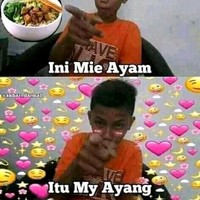 Bisa aja nih si ayang bikin jadi senyum-senyum sendiri kan.. Ayo ngaku, kamu juga jadi senyum-senyum kan lihat meme yang satu ini? Foto: Twitter