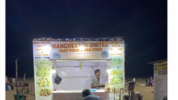 Sindiran netizen bahwa MU yang tidak juga bangkit mungkin akan berakhir menjadi restoran dalam 10 tahun lagi. Foto: Twitter