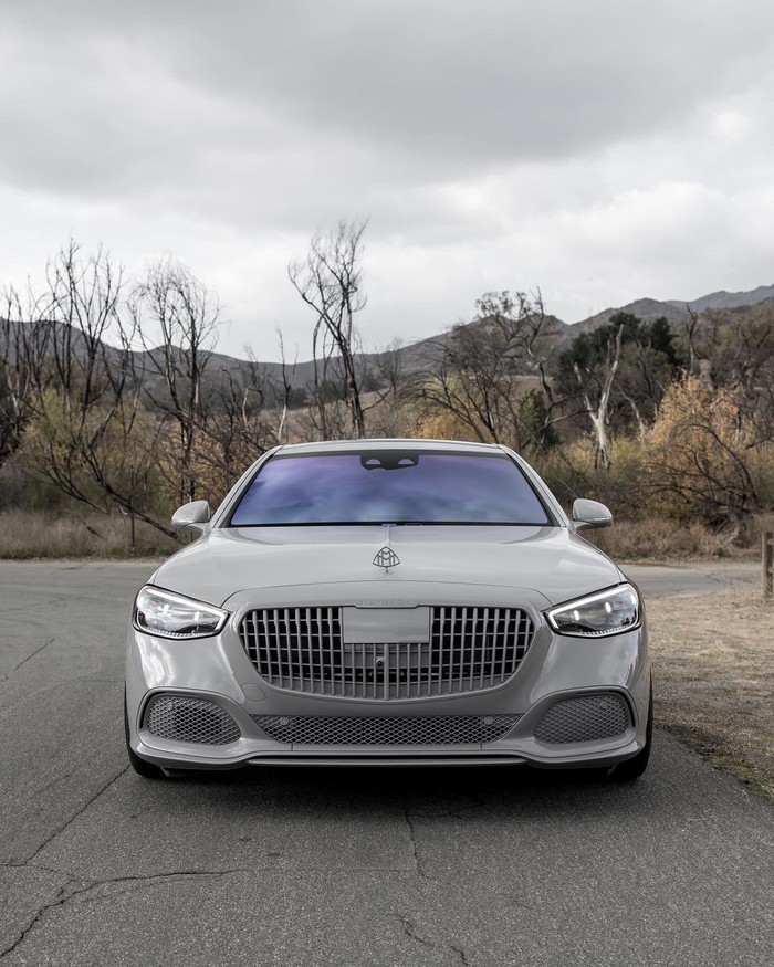 Mercedes-Maybach S 580 Kim Kardashian Mercedes-Maybach S 580 Kim Kardashian yang dicat ulang di Platinum Motorsport