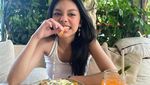 Naura Ayu My Nerd Girl Hobi Ngemil Cokelat dan Stroopwafel