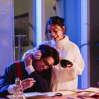 Putri dari Nola ‘B3’ itu juga pernah menjadi model video klip Devano. Inilah salah satu adegan mesra Naura dan Devano di video klip untuk lagu berjudul Rembulan. Foto: dok. Instagram/@naura.ayu